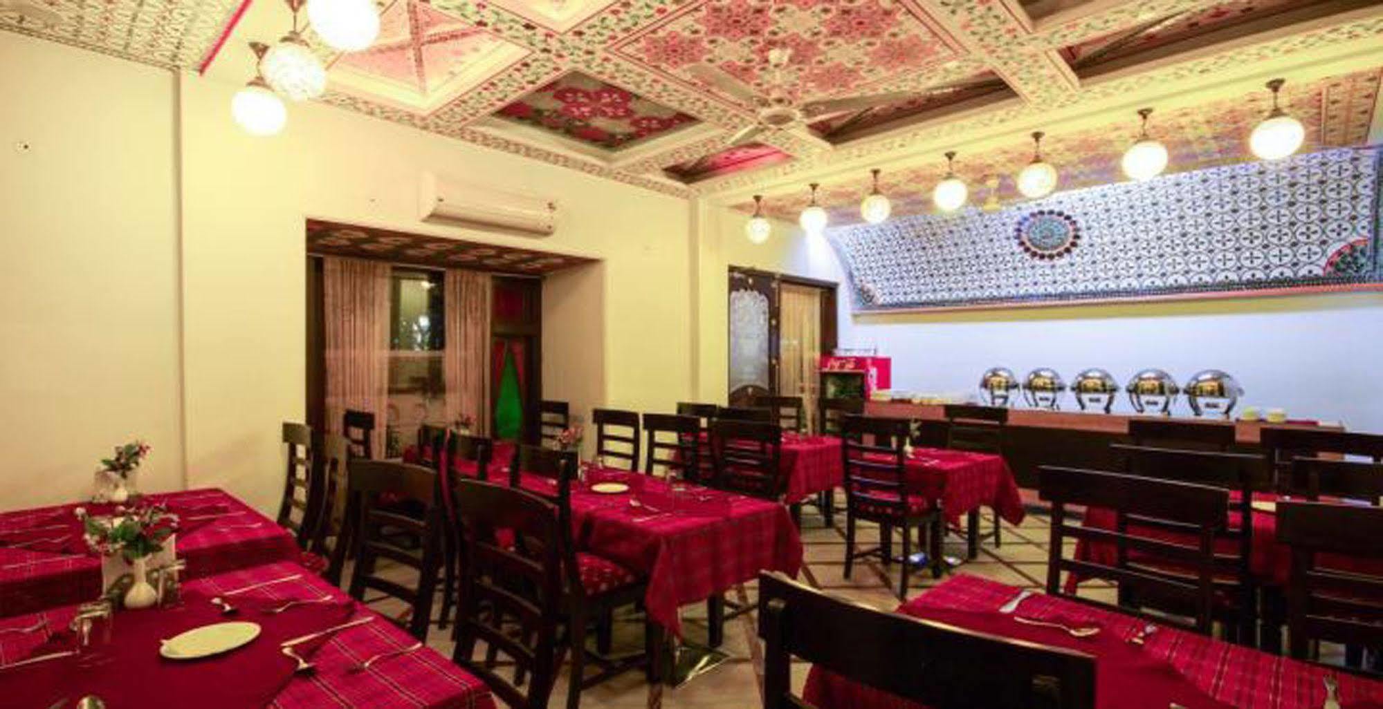 Nahargarh Haveli-Near Train Station Metro Hotel Dzsaipur Kültér fotó