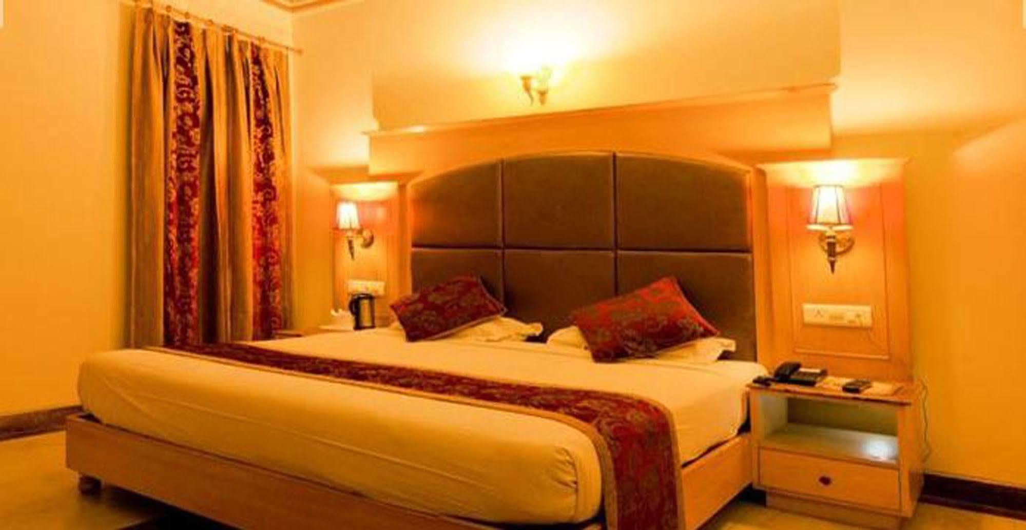 Nahargarh Haveli-Near Train Station Metro Hotel Dzsaipur Kültér fotó